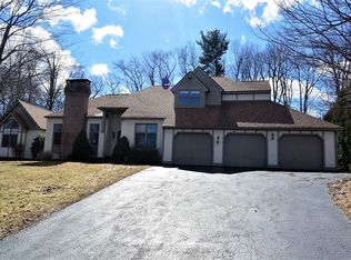 52 Whisper Dr, Worcester, MA 01609
