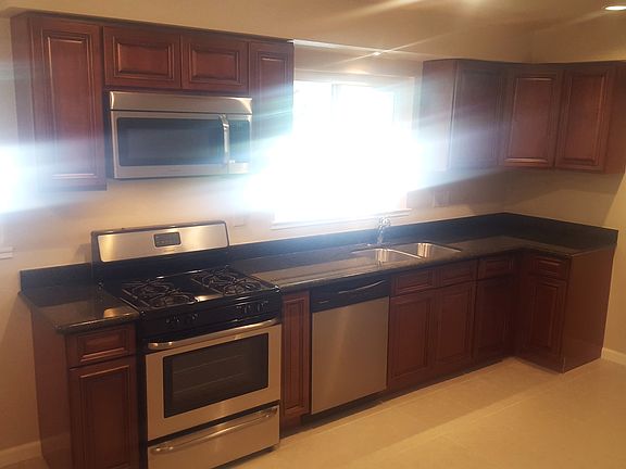 5th image of 2131 W Portola Ave