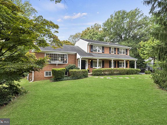 2nd image of 3020 Aspen Ln