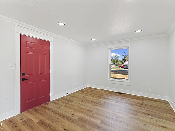 5th image of 6910 Bonny Dr