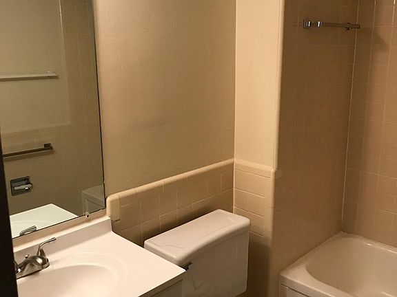 4th image of 925 Laprairie St APT 114
