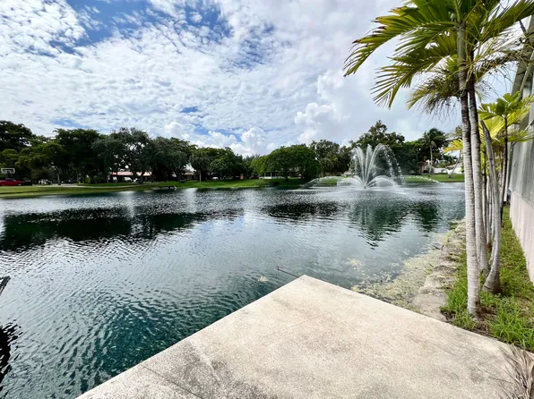 6914 Holly Rd, Miami Lakes, FL 33014