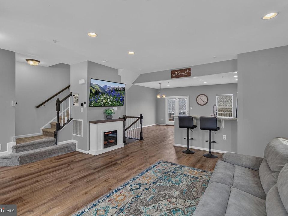 1st image of 1317 Scheer St
