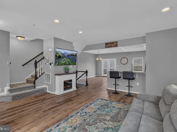 1317 Scheer St, Brunswick, MD 21716