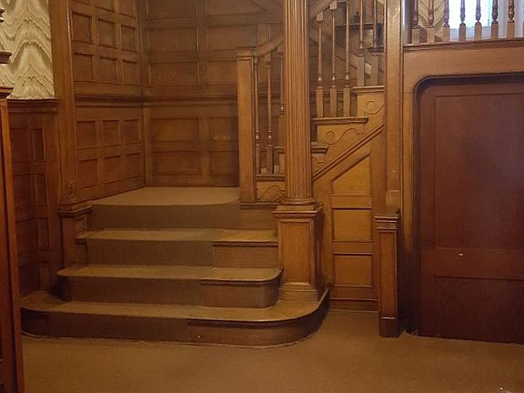 2nd image of 374 S Elmwood Ave