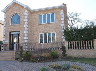 7602 173rd St, Fresh Meadows, NY 11366