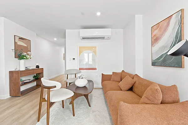 Living room, photo 1