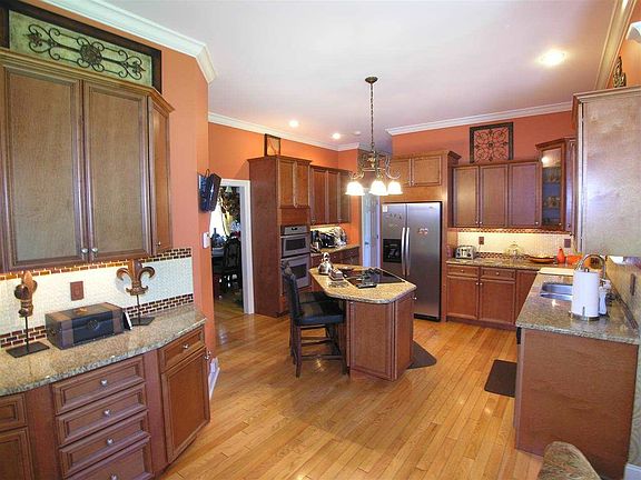3rd image of 196 Sandalwood Dr