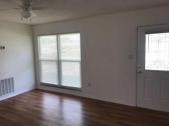 22111 Montrose Ave — Photo 8