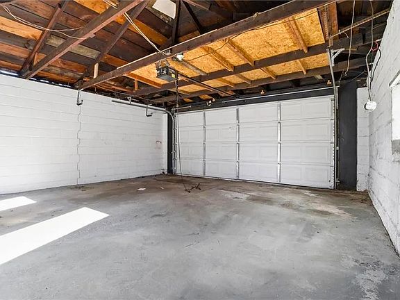 4th image of 1405 Maple St