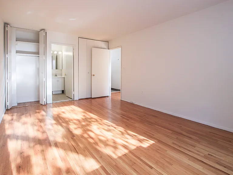 207 E 30th St #4B — Photo 4