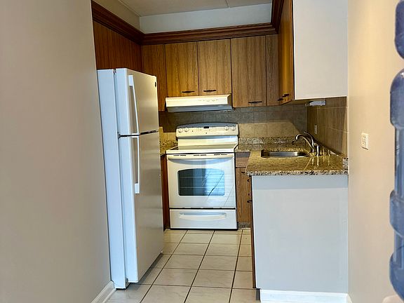 3rd image of 5125 Blodgett Ave #418