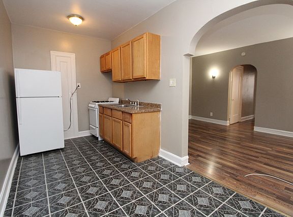 5th image of 3943 W Diversey Ave APT 013