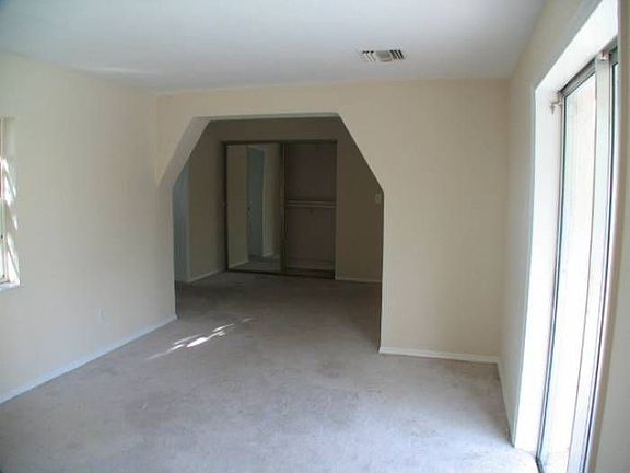 5th image of 5804 Seton Dr