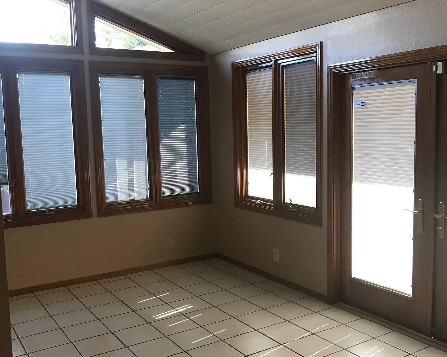 Stunning Private Bedroom in Welcoming Santa Clara Home By El Camino Real — Photo 3