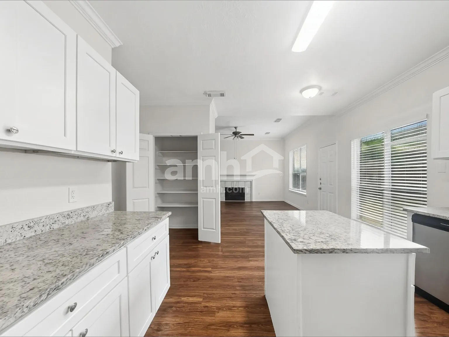 4 bed, 2.5 bath, 2435 sqft, $2,195 — Photo 4