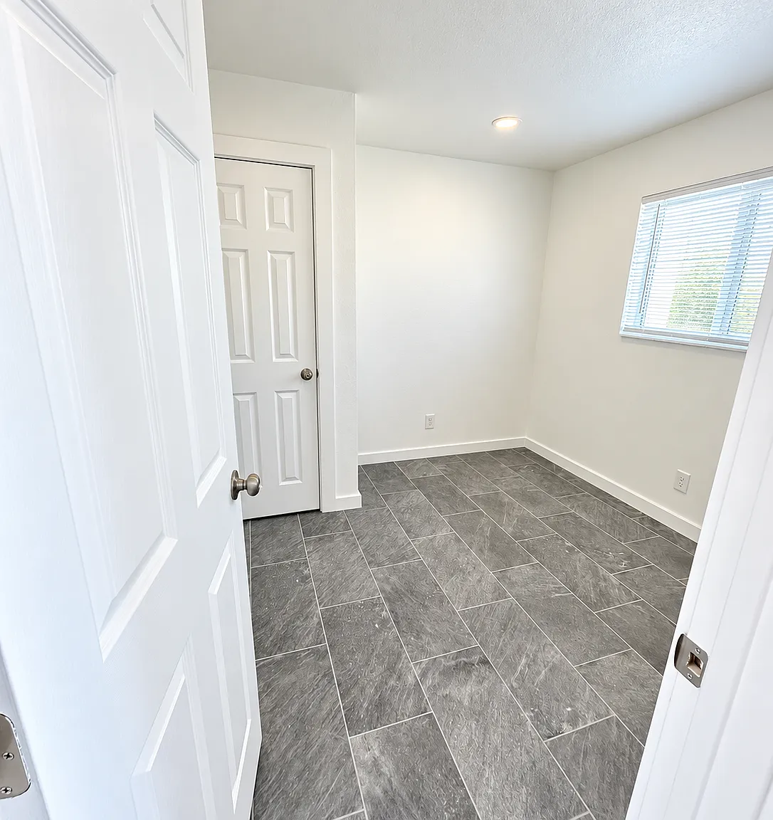 2 bed, 625 sqft, $3,550 — Photo 2