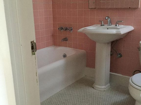 5th image of 900 Bay St APT 12