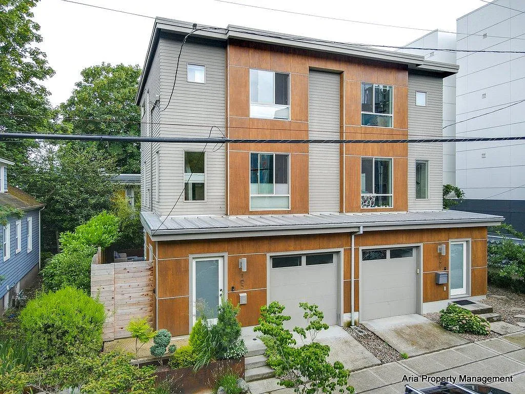 163 SE 13th Ave — Photo 1