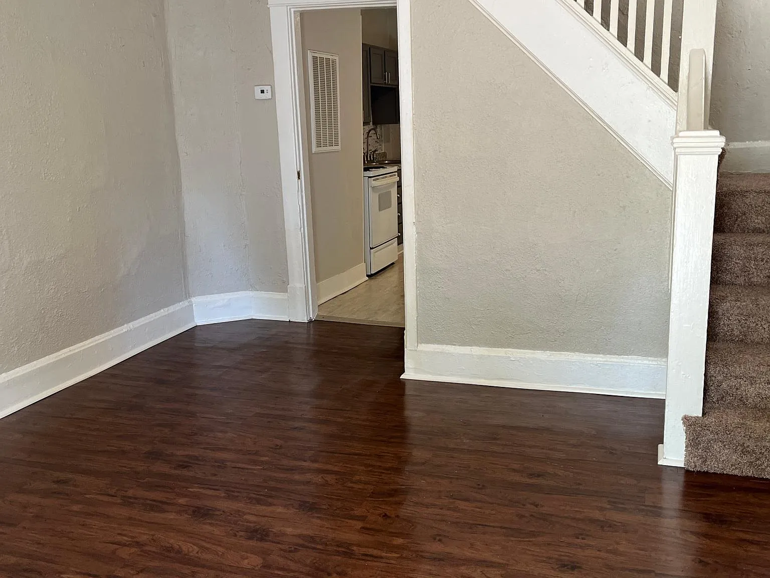 2 bed, 975 sqft, $1,000 — Photo 4