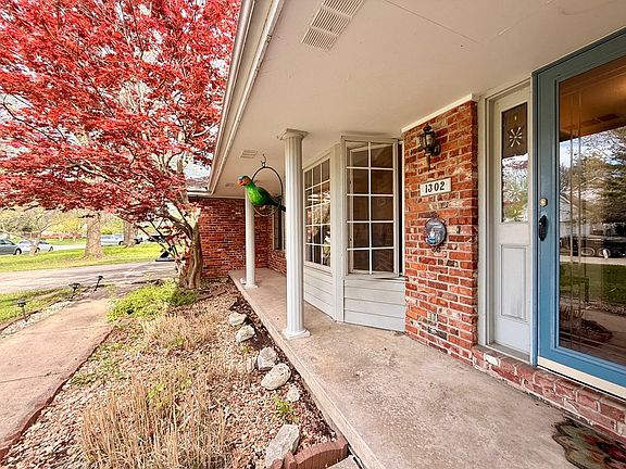 4th image of 1302 Cherry Ln