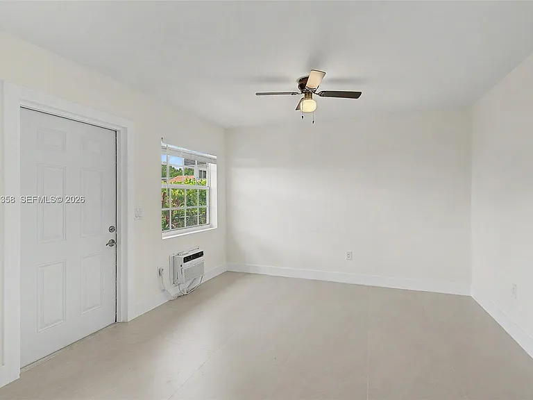 1021 SW 3rd St #6 — Photo 6