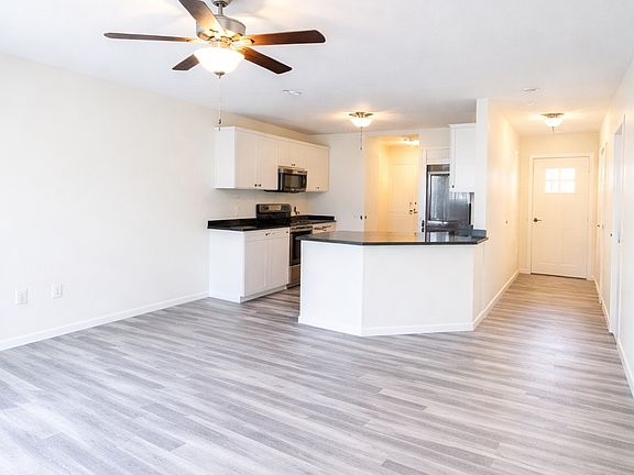 3rd image of 1121 Harbor Dr
