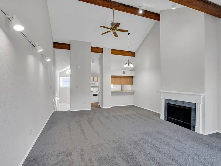 Seasons Apartments — Photo 40