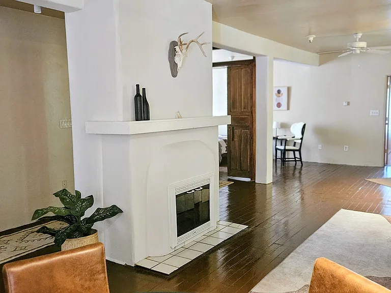 640 Paseo De Peralta #A — Photo 9