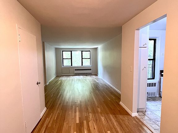 5th image of 3215 Arlington Ave APT 4B