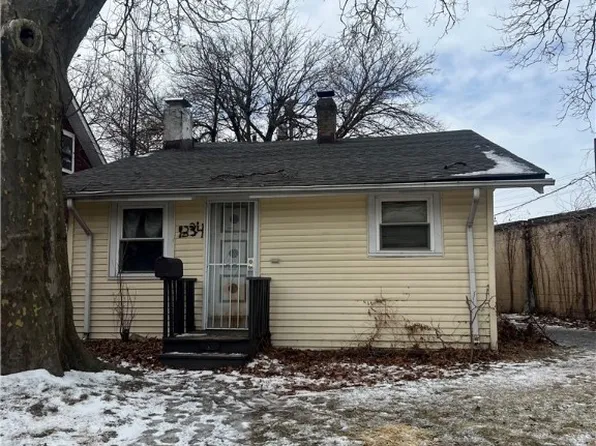 1334 Penhurst Rd, Cleveland, OH 44110