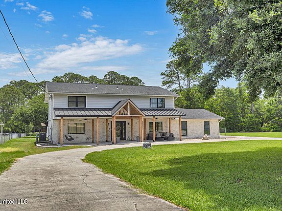 3rd image of 6002 Vista Cir