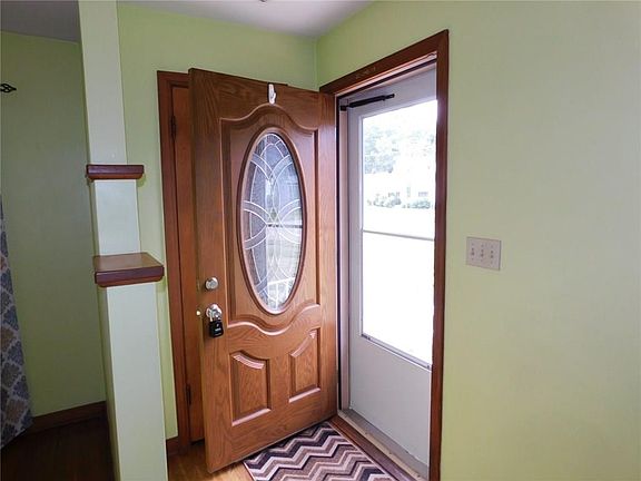 5th image of 2111 N Manor Dr