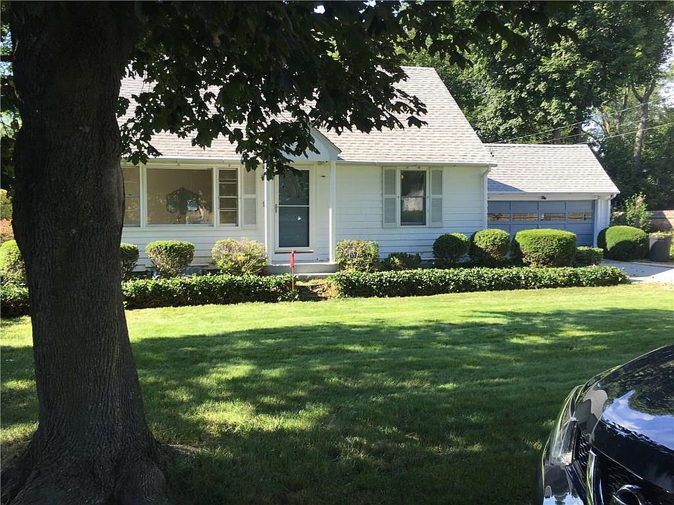 1st image of 14 W Hill Dr