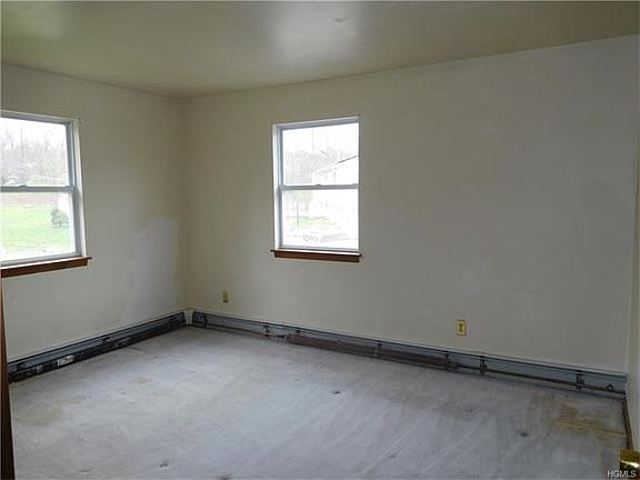 5th image of 10 Blueberry Ln