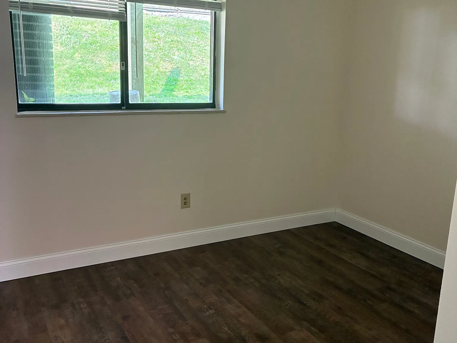 1 bed, 1.0 bath, $895 — Photo 3