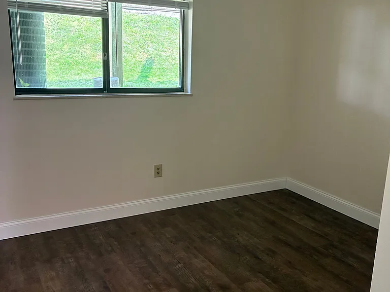 196 Maple Ave #7 — Photo 3