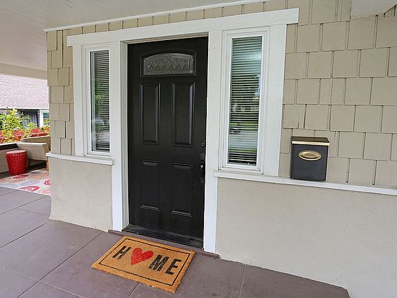 5th image of 1303 N Raymond Ave