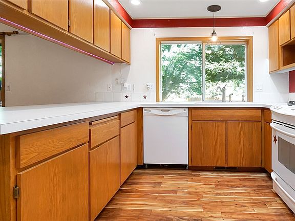 5th image of 2109 Mark Street NE