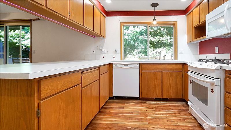 5th image of 2109 Mark Street NE