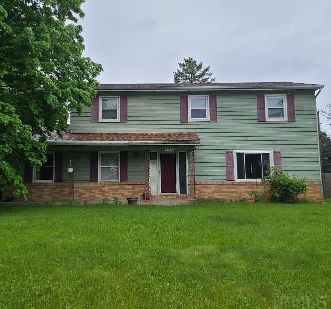 1st image of 23383 Crestwood Dr