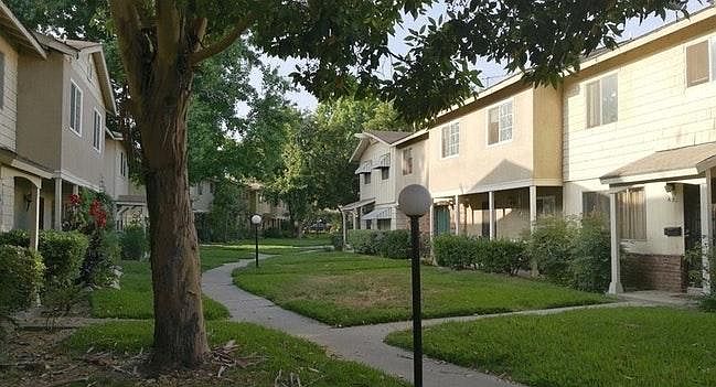 1st image of 617 E Matchwood Pl