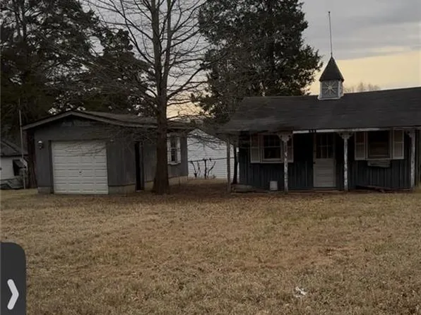 320 Skyview Dr, Winston Salem, NC 27127
