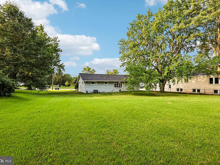 7200 Vellex Ln — Photo 45