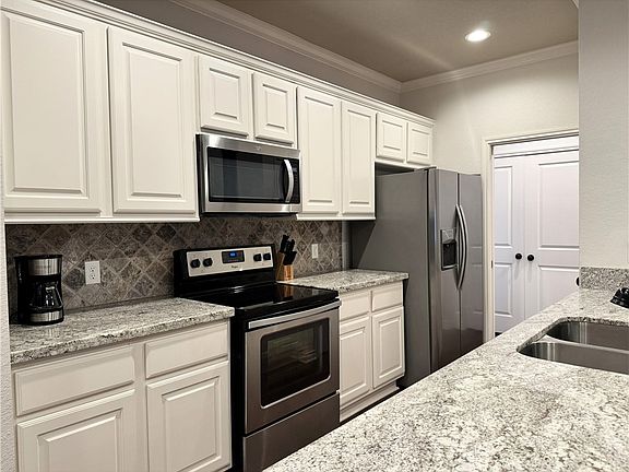 2nd image of 1761 Dakota Ln