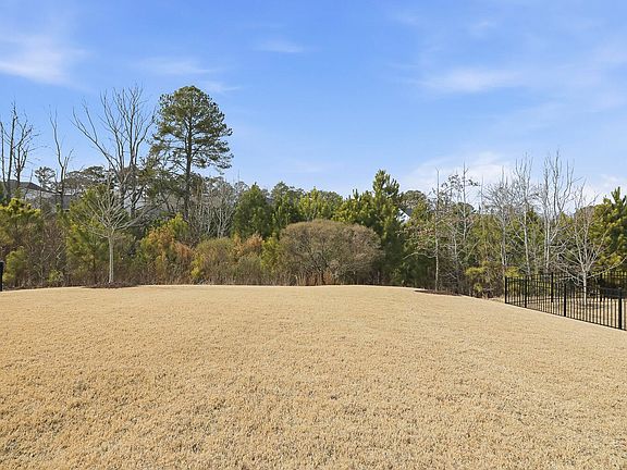 3rd image of 2977 Mavisbank Cir