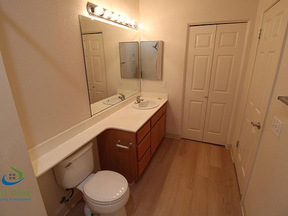 4th image of 493 Tower Hill Ave