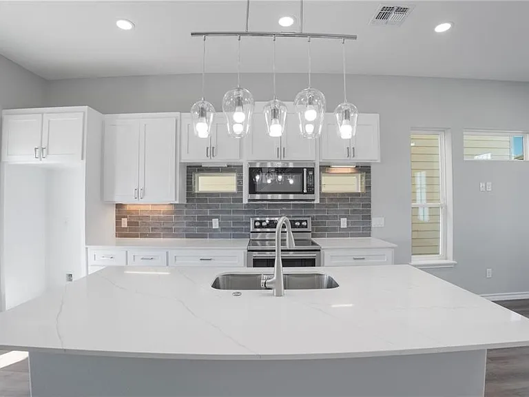 14933 Leeward Dr — Photo 8