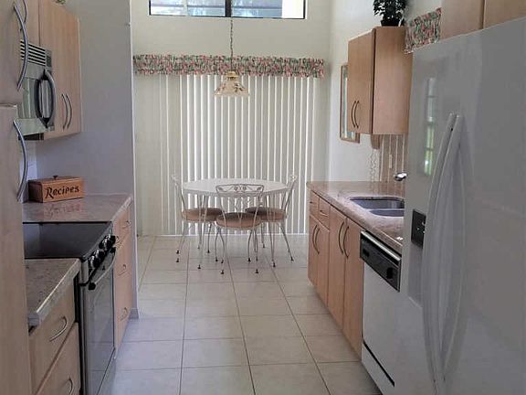 5th image of 295 Sherwood Forest Dr