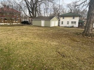 780 7th St, Charleston, IL 61920